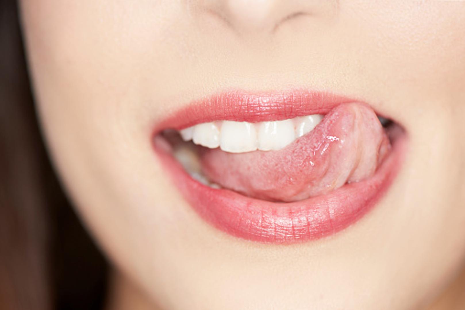 Promjene na vašem jezilu mogu biti odličan pokazatelj vašeg zdravlja. Iako vjerojatno tome ne pridajete pozornost, i sitna promjena boje vašeg jezika, ukazuje na neki zdravstveni problem...Evo što je dobro znati...