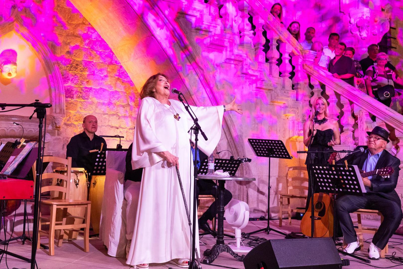 Naša glazbena diva Tereza Kesovija održala je svoj prvi dubrovački oproštajni koncert.