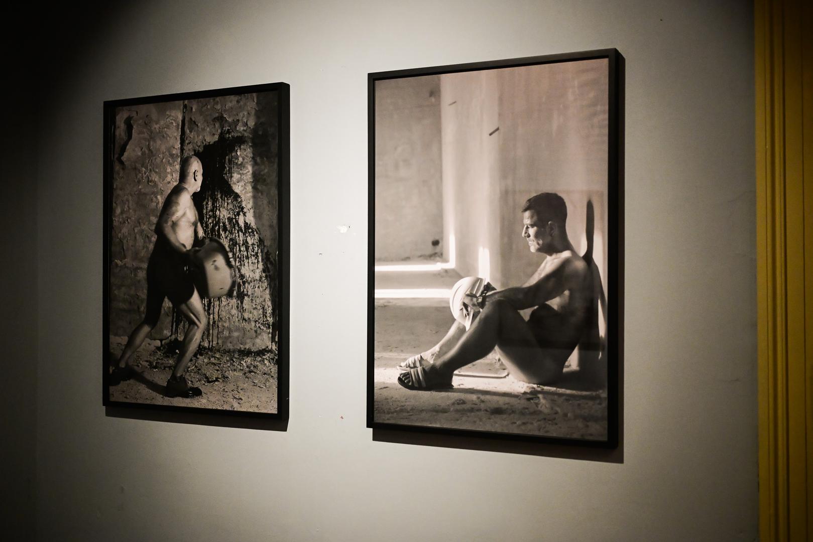 Fotografija na kojima poziraju umjetnici Ivan Mesek ( lijevo) i Goran Pavić (desno)