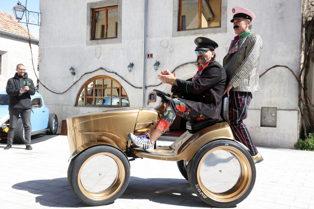 Kastav: Let3 predstavio zlatni traktor s kojim idu na Euroviziju