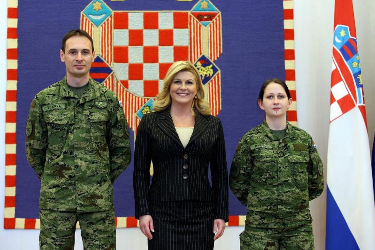 kolinda grabar-kitarović, vojnici
