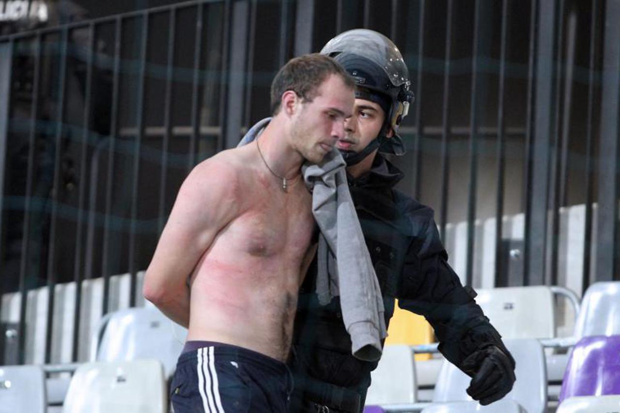 Olimpija Maribor neredi navijača (1)