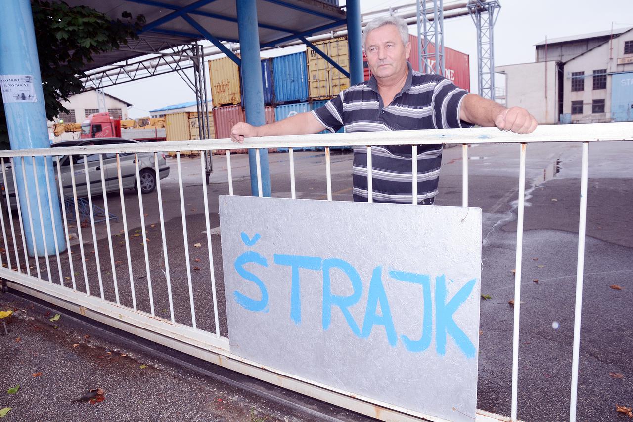 15.08.2015.Sisak-Ivica Klasnic(58)radnik je Metalinga i nakon sto nije dobio sest placa ne zna kako dalje i nada se da ce strajkom nesta postici.Photo:Nikola Cutuk/PIXSELL