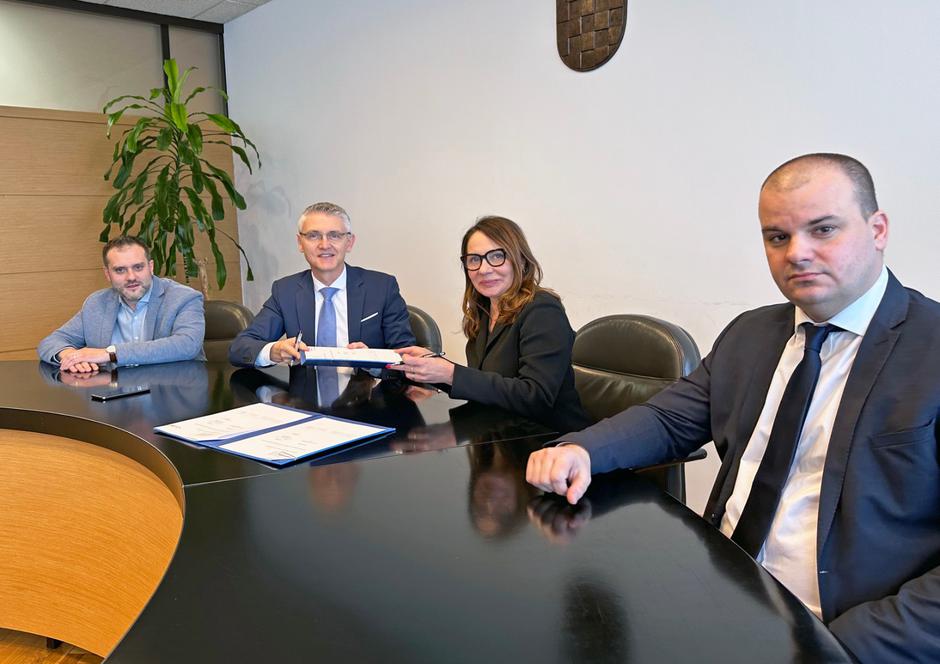 Ugovor o nastavku suradnje TVZ-a i KONČARA potpisali su dekanica TVZ-a Jana Žiljak Gršić i predsjednik Uprave KONČARA Gordan Kolak