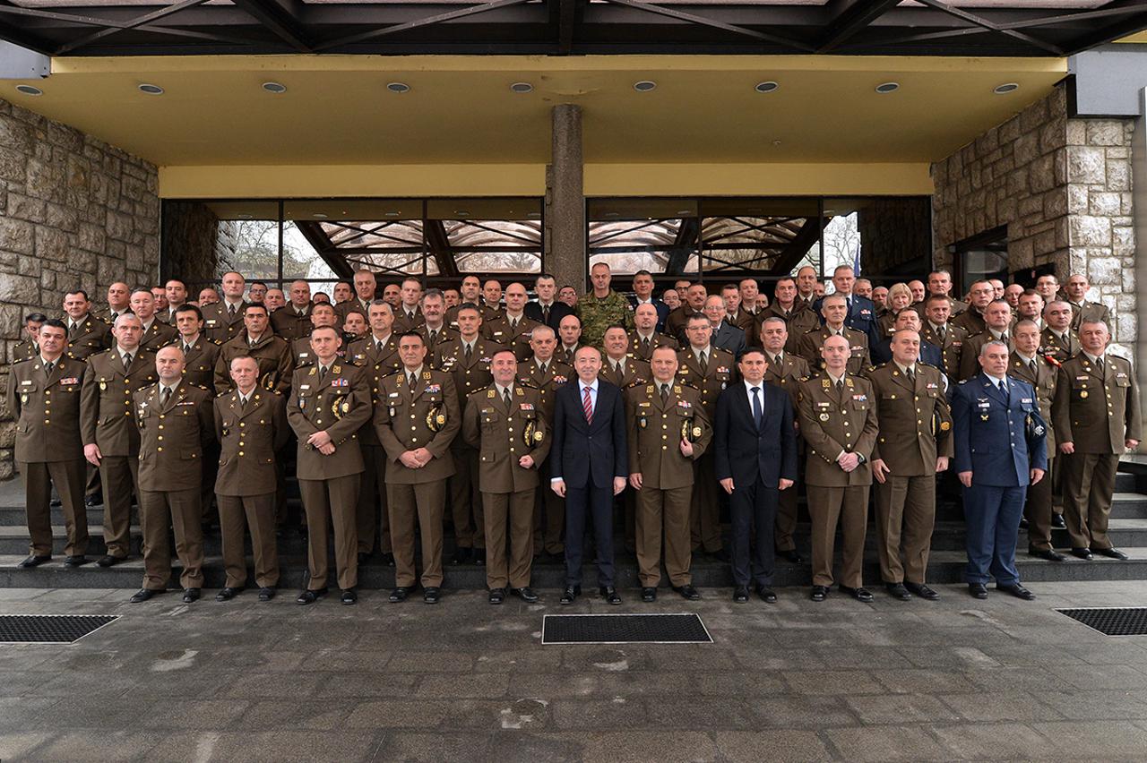 Damir Krstičević u posjetu Zapovjedništvu Hrvatske kopnene vojske