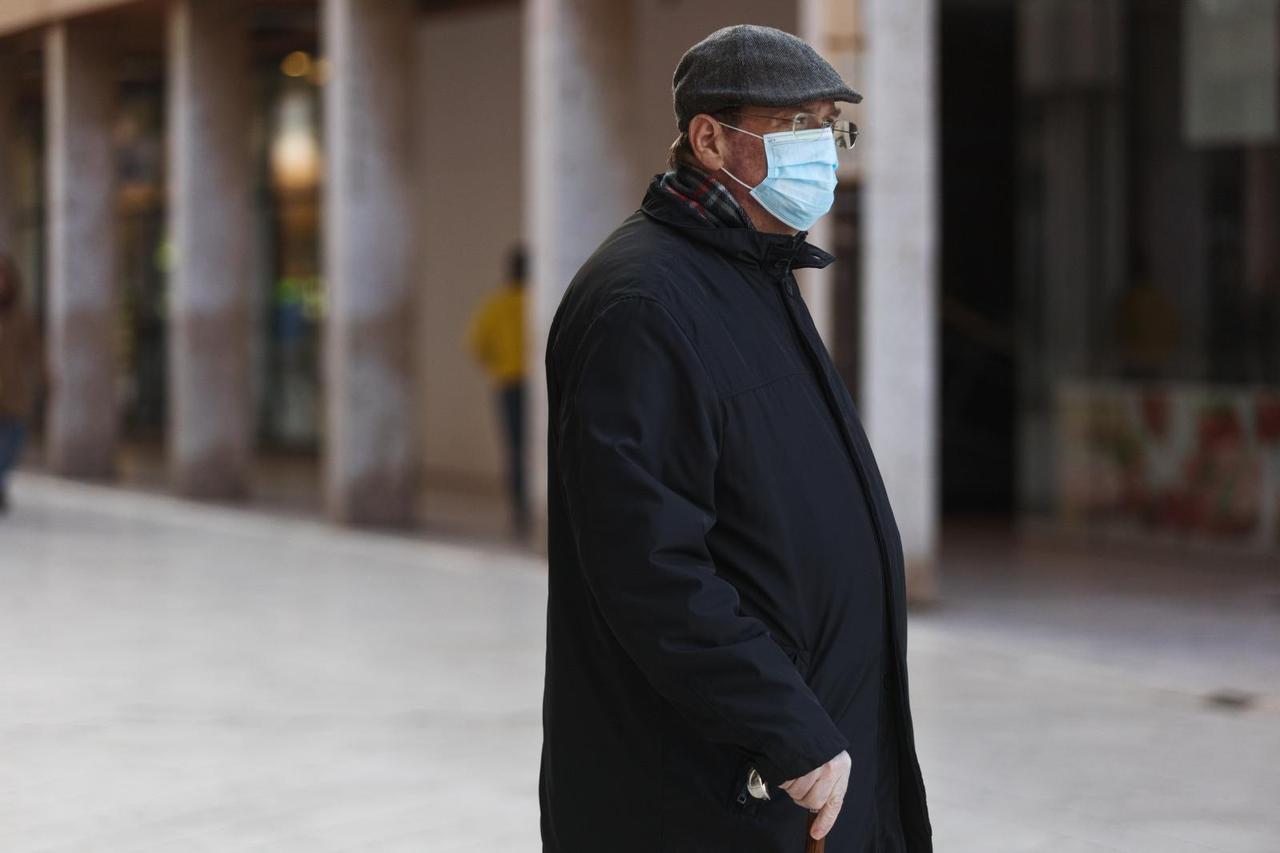 Građani Zadra i na otvorenome nose zastitne maske