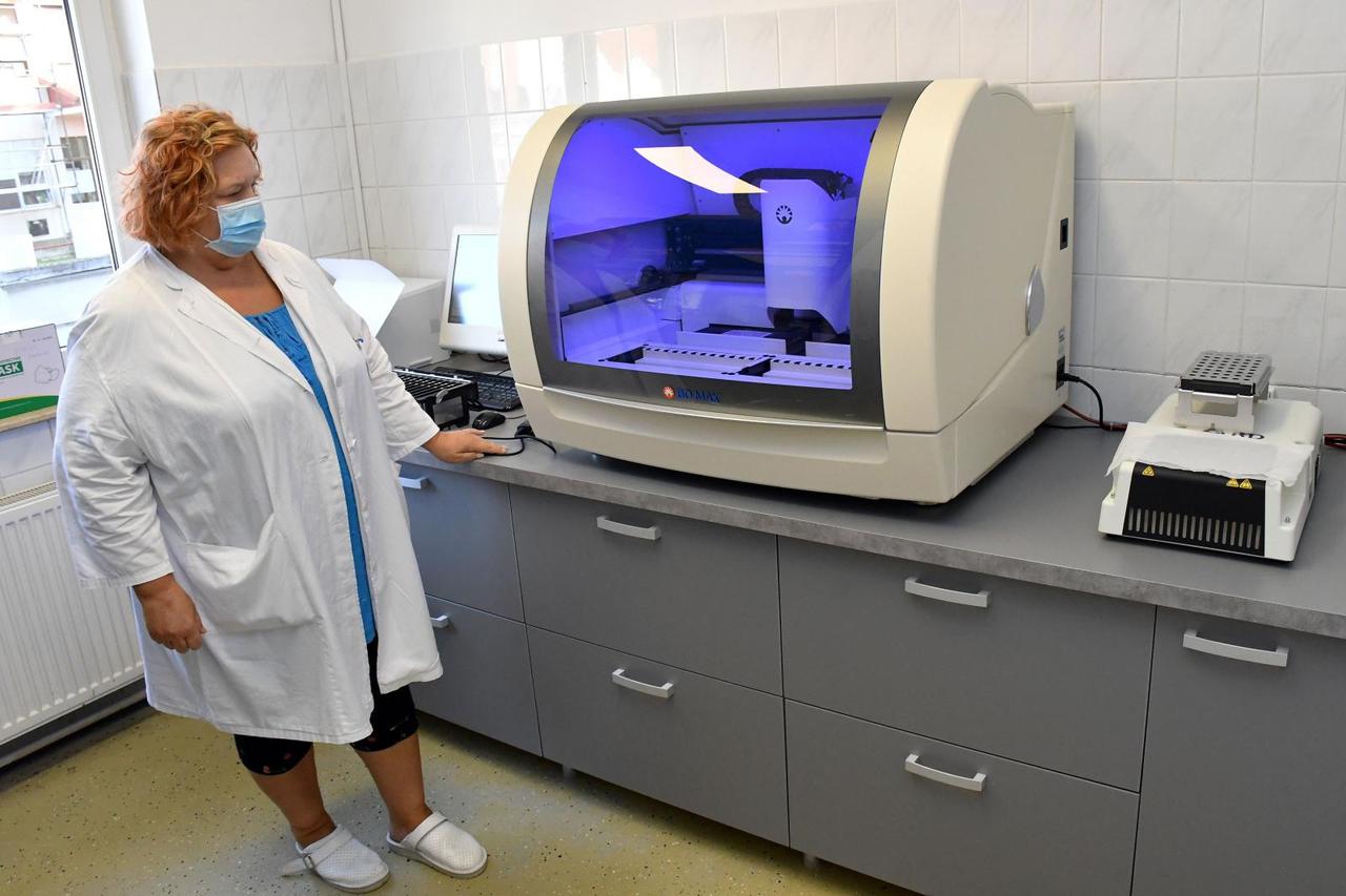 U Slavonskom Brodu u rad pušten uređaj za brzo testiranje na koronavirus