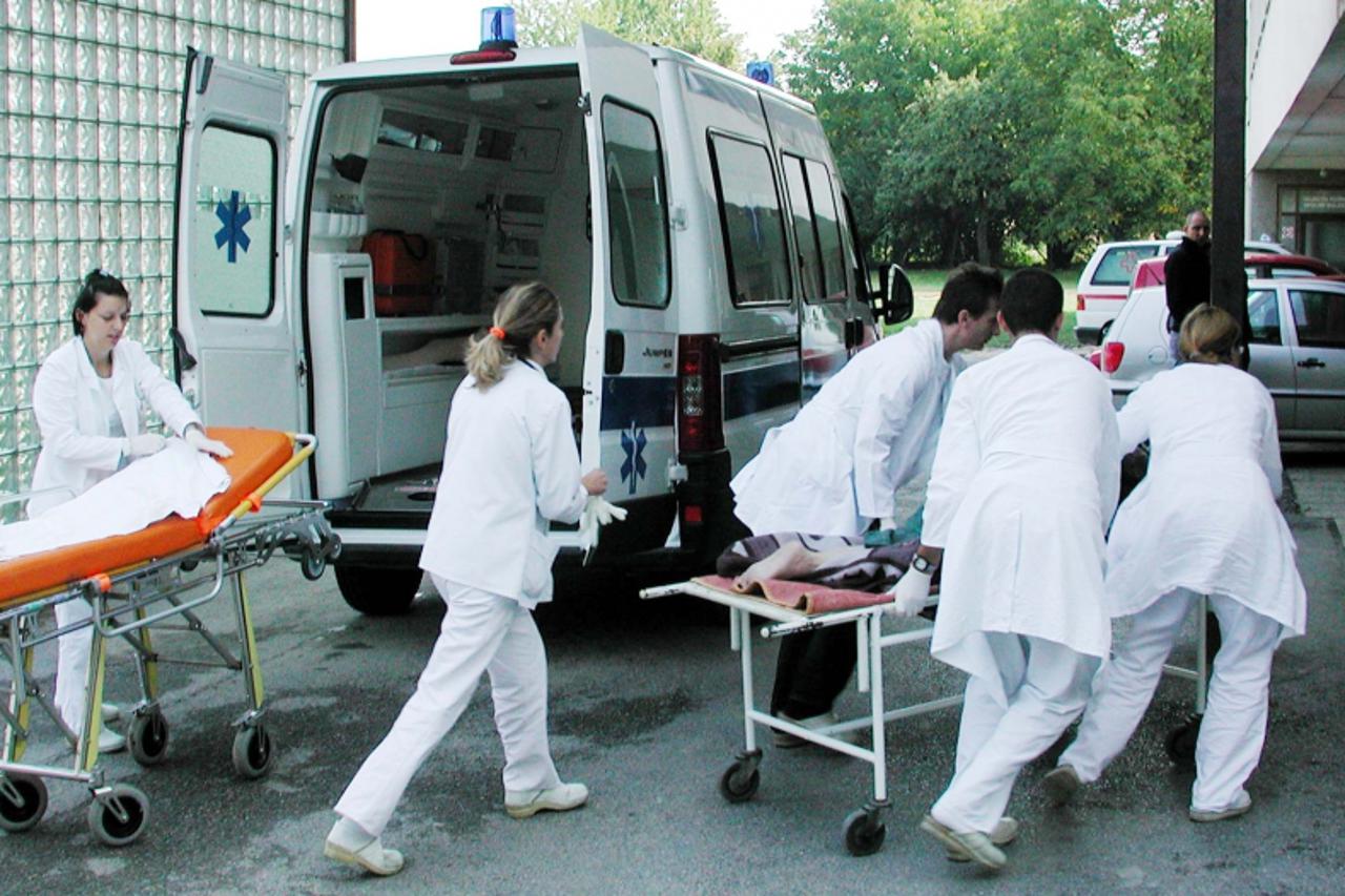 'za doroteju jendric - pod- 150903- virovitica  - osoblje hitne sluzbe u akciji  snimio:_dragutin santosi hitna pomoc'