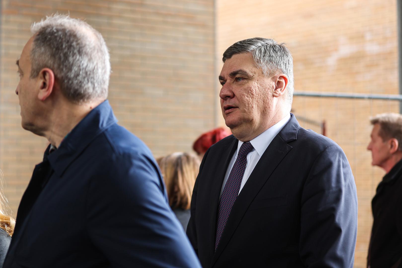 Od Dobronića se oprostio i predsjednik Udruge Franak Goran Aleksić, koji je u govoru istaknuo da je preminuli Dobronić unio novu vjeru u pravdu i pravnu državu. Posljednjem ispraćaju preminulog Dobronića nazočili su predsjednik RH Zoran Milanović, predsjednik Hrvatskog sabora Gordan Jandroković, predsjednik Ustavnog suda Miroslav Dobronić, ministar pravosuđa, uprave i digitalne transformacije Damir Habijan, predsjednik Državnog sudbenog vijeća Darko Milković, predsjednici odjela Vrhovnog suda, predsjednik Visokog kaznenog suda Željko Horvatović, glavni državni odvjetnik Ivan Turudić i brojni saborski zastupnici, suci i odvjetnici.