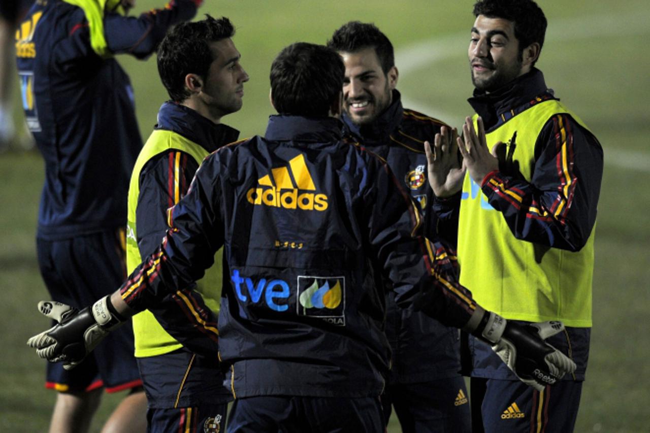 '(R-L) Spain\'s defender Raul Albiol, midfielder Cesc Fabregas, goalkeeper Iker Casillas and defender Alvaro Arbeloa talk during a training session at the North West University Sports Village in Poche