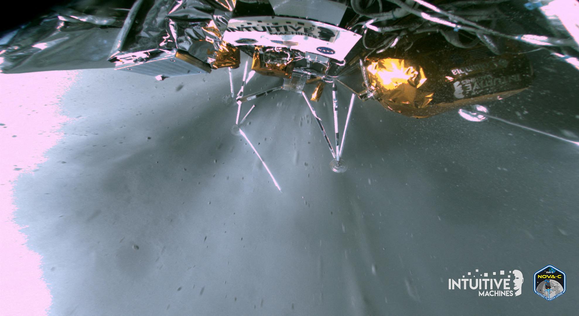 Objavljene su nove fotografije slijetanja na Mjesec svemirske letjelice Odisej. Fotografije su preuzete zajedno s ogromnom količinom podataka. Intuitive Machines, američka tvrtka koja stoji iza misije, rekla je da će sada biti moguće rekonstruirati slijetanje kako bi se razumjelo kako se Odisej zaustavio na boku.

