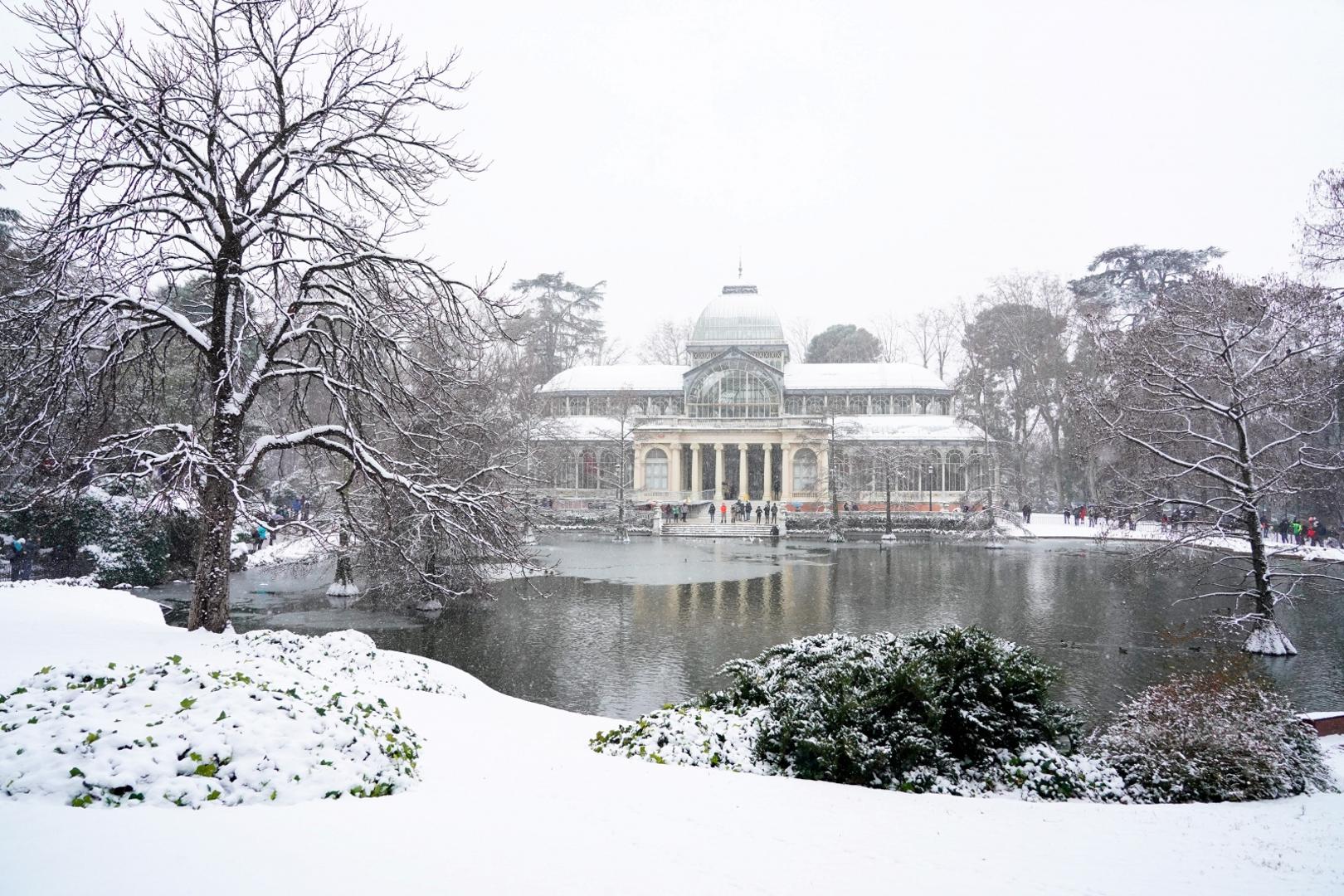 Heavy snowfall in Madrid A view of Crystal Palace during heavy snowfall in Retiro park in Madrid, Spain, January 8, 2021. REUTERS/Juan Medina JUAN MEDINA