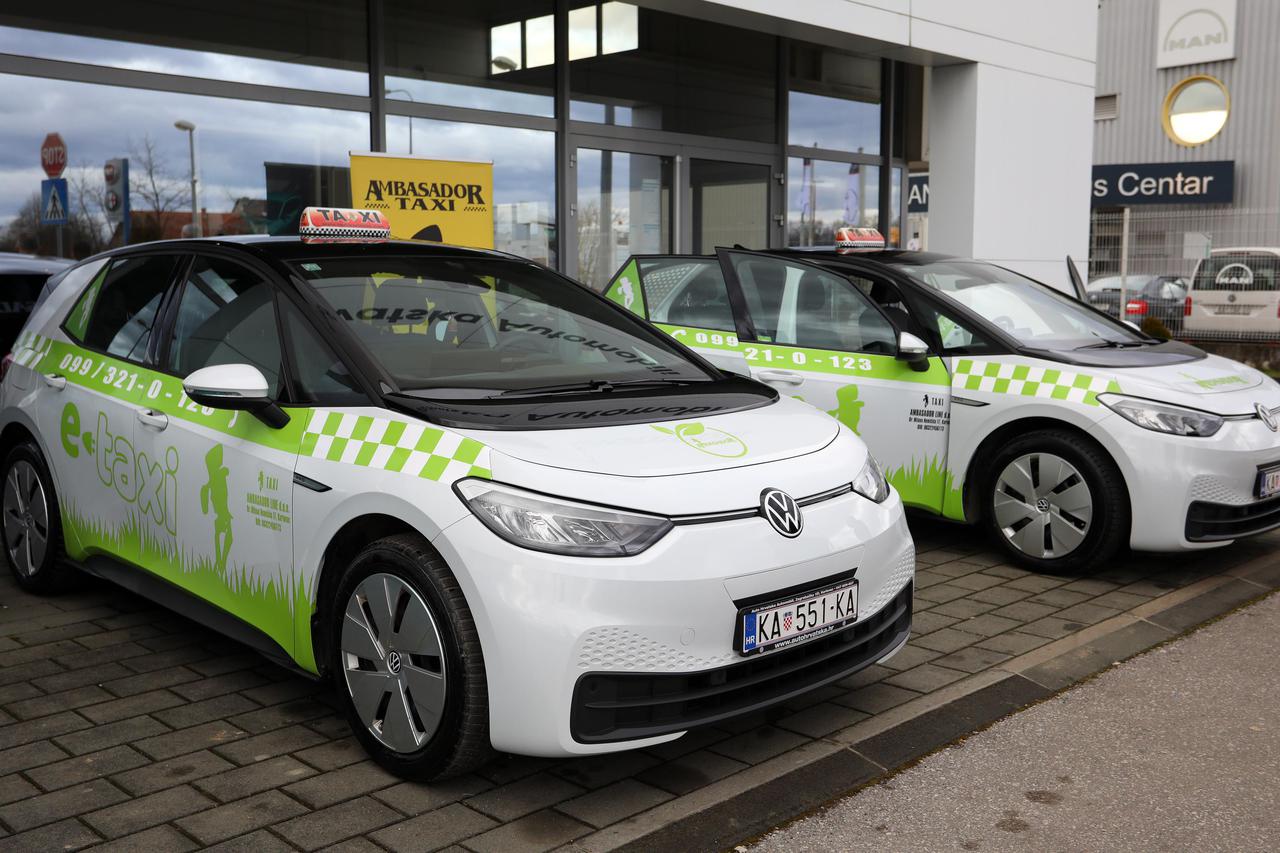 Grad Karlovac dobio prva električna taksi vozila