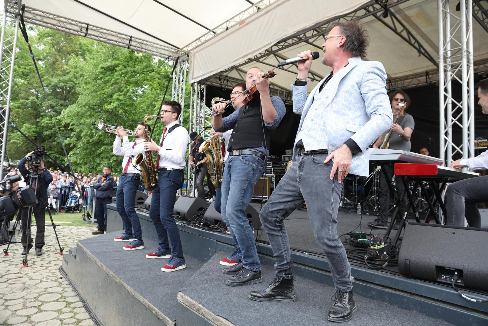 Na velikoj pozornici tako su koncerte održali glazbenik Gibonni i mladi pjevač i pobjednik posljednje sezone showa "The Voice Hrvatska" Martin Kosovec.