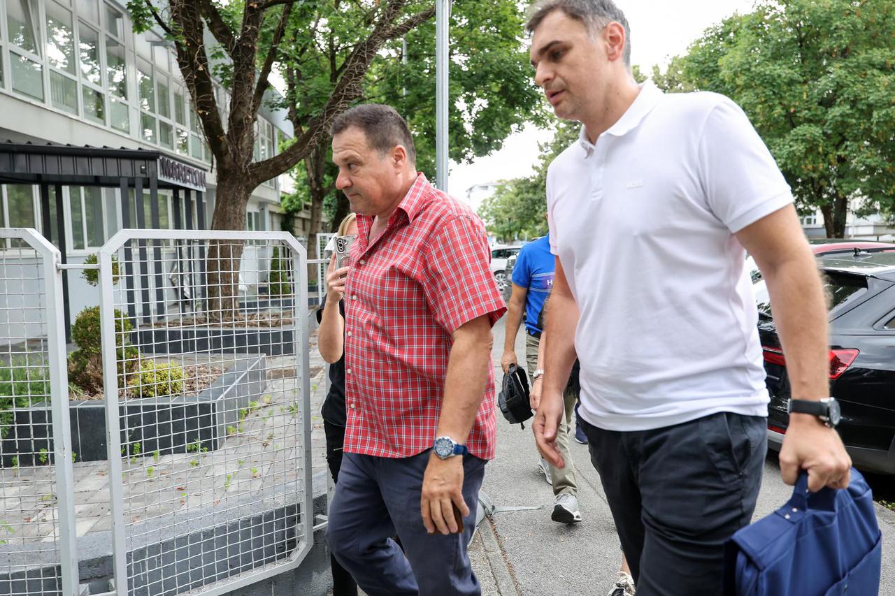 Zagreb: Istražitelji dovode uhićenog Damira Šegotu u pretres ureda u HOO