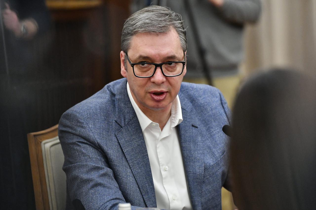 Beograd: Aleksandar Vučić sastao se sa studentima koji žele učiti