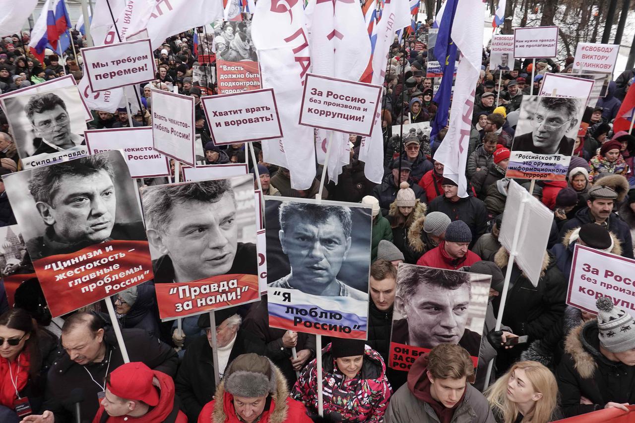 Tisuće Rusa u mimohodu sjećanja na Borisa Nemcova