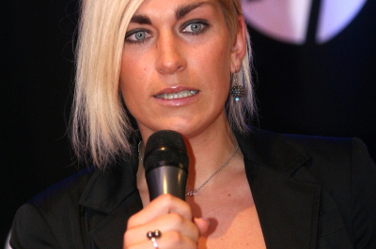 \'15.12.2010., Laniste, Zagreb, Hrvatska - U Arena Centru otvorena je prva HP specijalizirana trgovina u Hrvatskoj. Otvorenju su prisustvovali Slaven Bilic i Nika Fleiss. Photo: Goran Jakus/PIXSELL\'