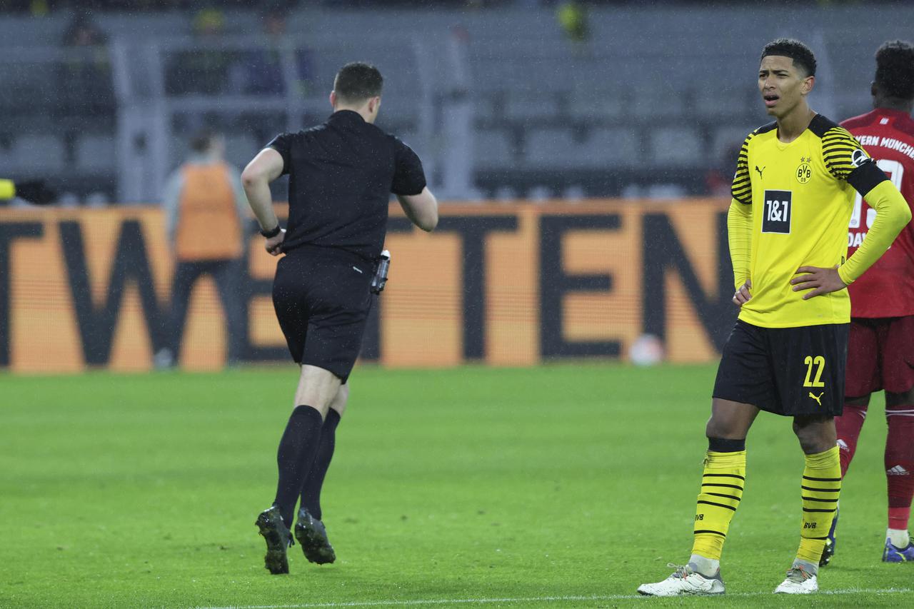 firo: 04.12.2021, Fuvuball, 1st Bundesliga, season 2021/2022, BVB, Borussia Dortmund - 1FC Bayern Mvºnchen