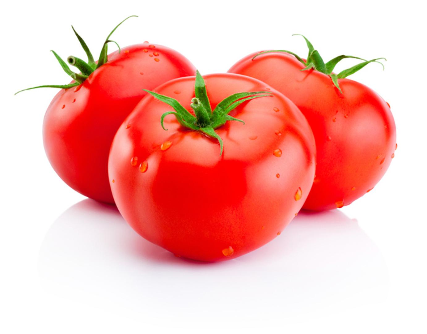 7. RAJČICE - Likopen, fitonutrijent koji čini rajčice crvenima, pomaže u uklanjanju znakova starenja kože prouzročenih ultraljubičastim zrakama. Tijelo dobiva najviše hranjivih sastojaka kada je povrće zagrijano. Samo pola šalice kuhane rajčice ili umaka za tjesteninu ima 16 miligrama likopena.