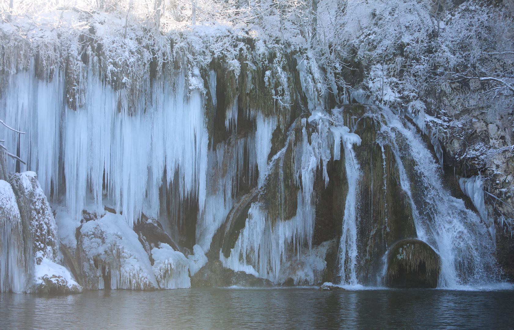 13.01.2024., Plitvicka jezera - Snijeg i debeli minusi zaledili su slapove na Plitvickim jezerima koji mame uzdahe brojnih posjetitelja. Photo: Kristina Stedul Fabac/PIXSELL