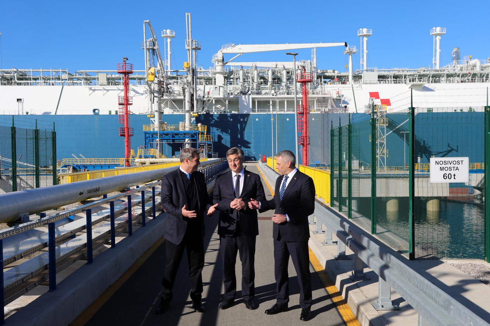 24.11.2022., otok Krkr - Premijer Andrej Plenkovic  sa saveznim kancelarom Republike Austrije Karlom Nehammerom i predsjednikom Vlade Savezne drzave Bavarske Markusom Soederom obisao LNG terminal u Omišlju na Krku.  Photo: Goran Kovacic/PIXSELL