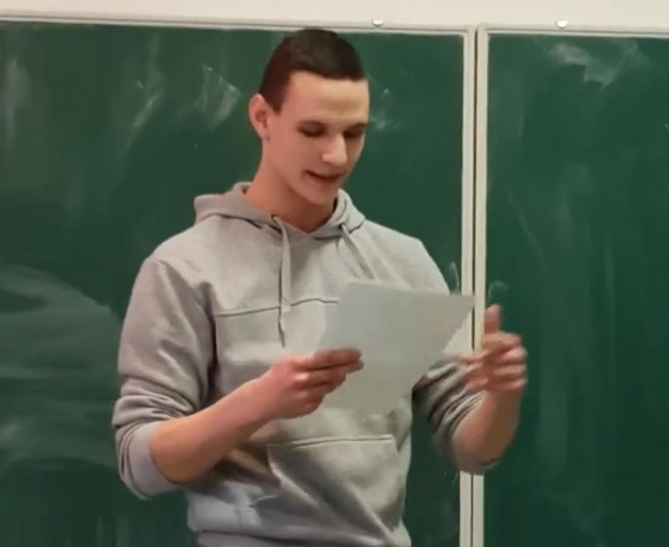 Maturant Luka Prgić (18) iz Ekonomske i turističke škole u Daruvaru umjesto klasične domaće zadaće napisao je pjesmu, odrepao je i postao hit.