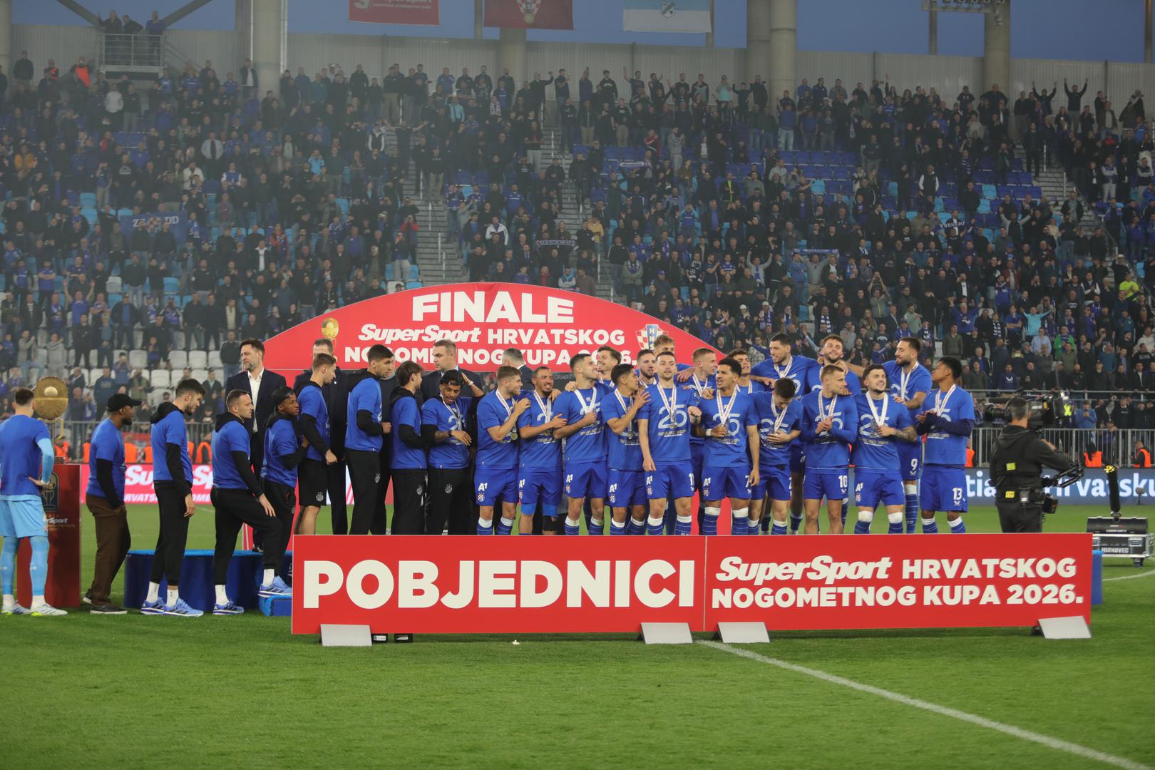 Nogometaši zagrebačkog Dinama osvojili su dvostruku krunu ove sezone, nakon prvenstva Dinamo je najbolji bio i u Kupu nakon finalne pobjede na osječkoj Opus Areni protiv Rijeke od 2-0 (0-0).