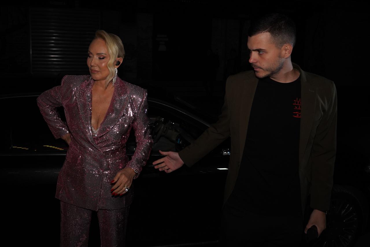 Beograd: Lepa Brena sa sinom na predstavljanju novog glo Hyper Pro uređaja