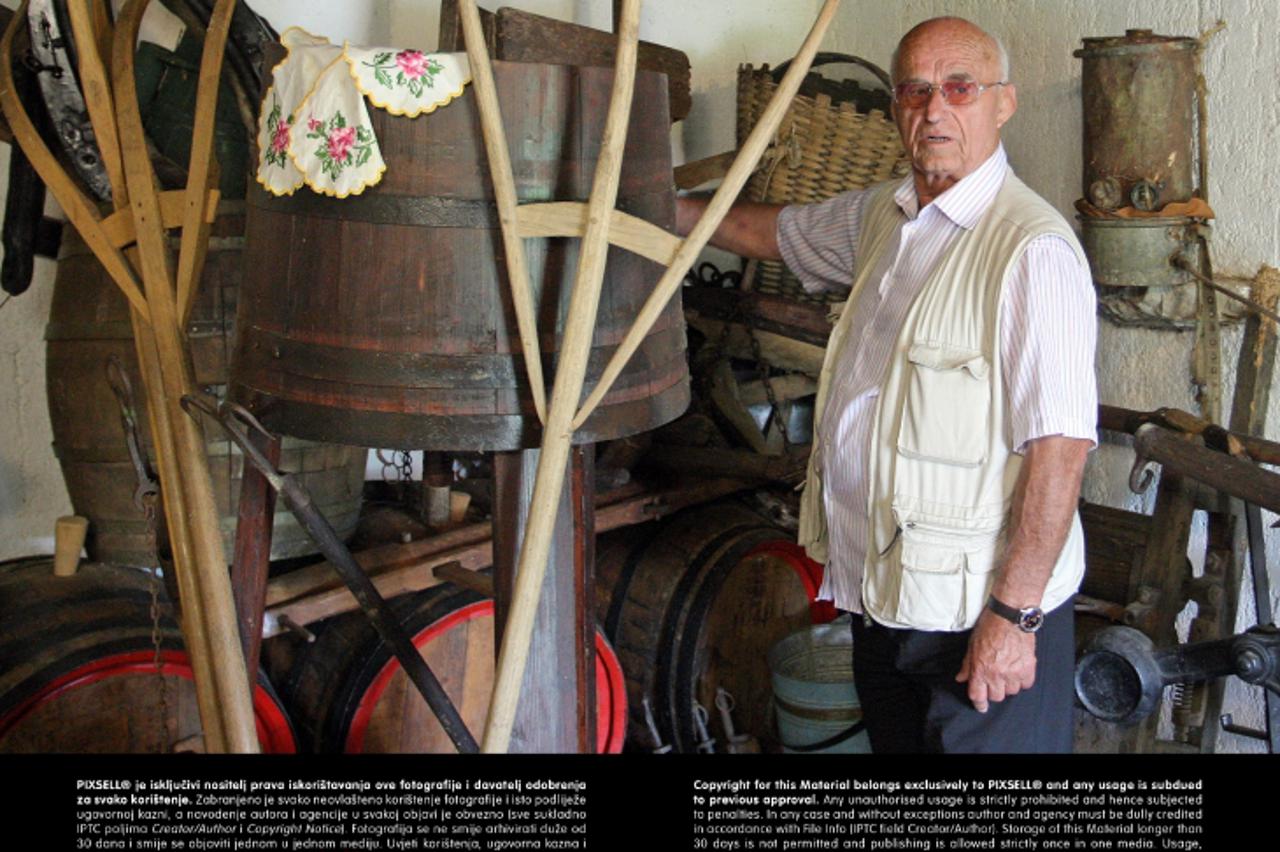 '14.07.2013., Pavlomir - Vlasnik konobe Studec, Petar Stanic, posjeduje i svoje vinograde te proizvodi vino. Photo: Borna Filic/PIXSELL'