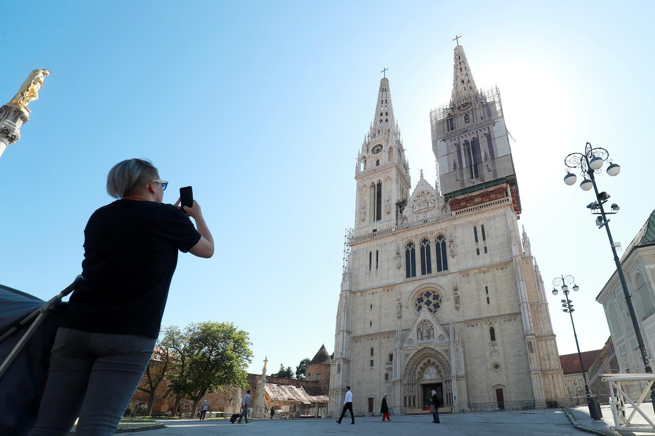 Zagreb: Sklapanjem zadnje dizalice omogućeno je ponovno kretanje blizu katedrale