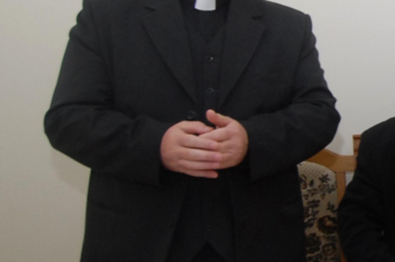 '25.06.2012., Bjelovar, Sandrovac - Zlatko Djipalo (58) iz Sandrovca nedavno je na tamosnjem bazenu fizicki napao tamosljenjg vlc. Davida Andreica, zupnika Zupe Pohoda blazene djevice Marije, a navodn