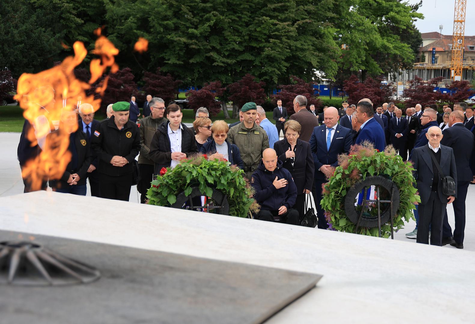 Naglasio je da je 30. svibnja 1990. simbolički i stvarno označio prijelaz iz jednopartijskog, totalitarnog sustava u demokraciju. "Zamijenjen je jednopartijski sustav, dozvoljene su slobode govora, političkog djelovanja, izražavanja, medija, odnosno svega onoga što u komunističkom režimu nije bilo dopušteno", rekao je.