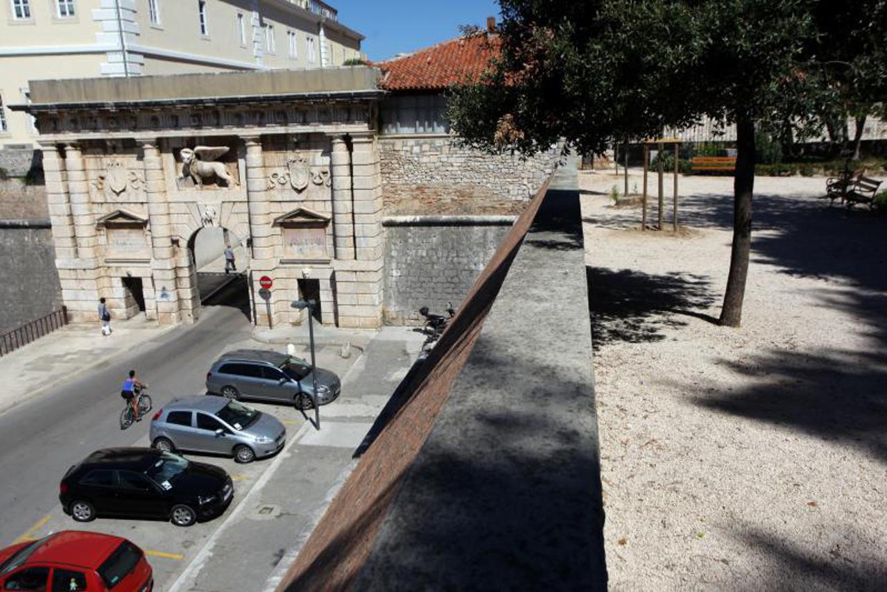 zadar,zidine,pad (1)