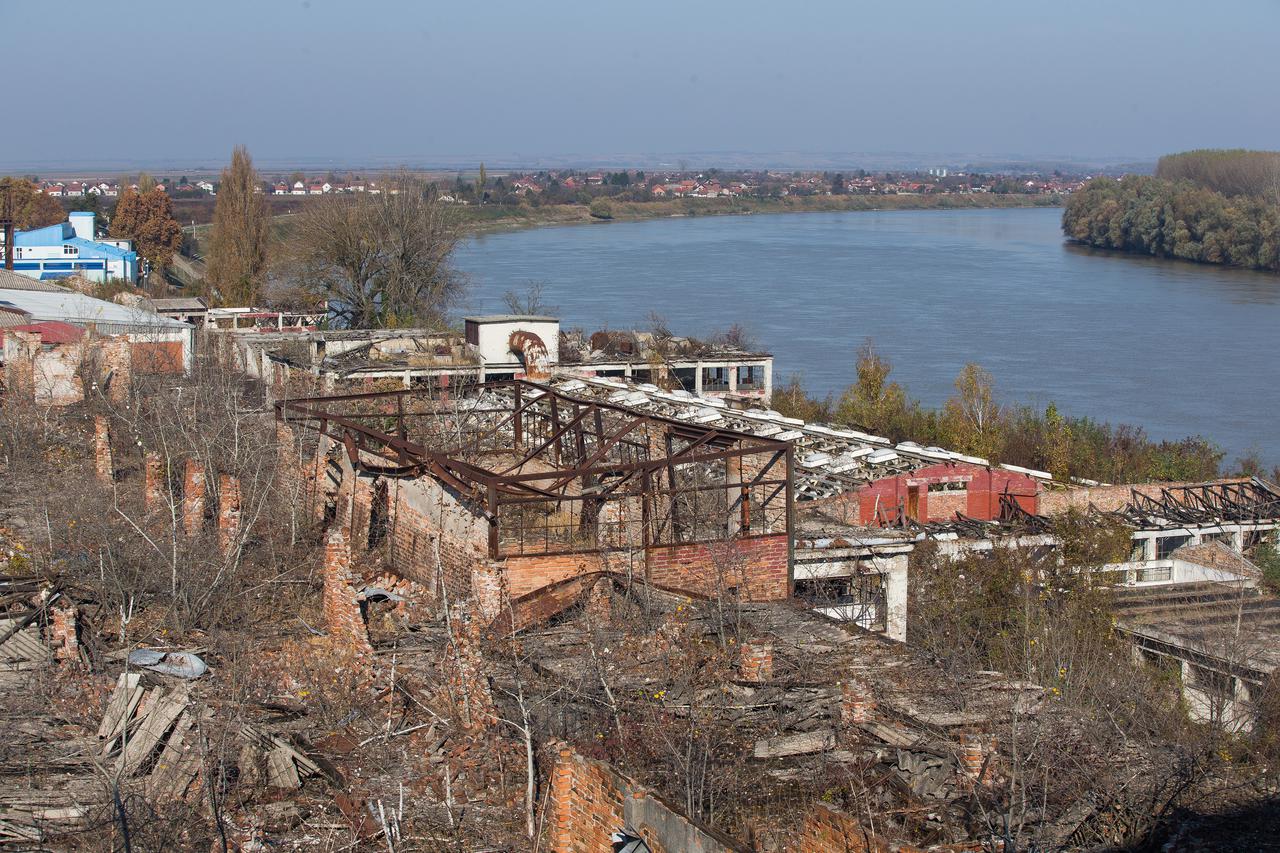 Tvornica Borovo - većina objekata u ruševnom stanju
