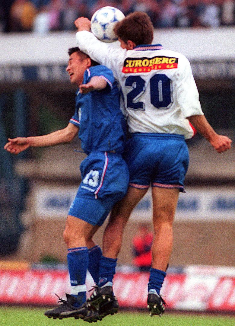 Miura je za Dinamo, tadašnju Croatiju, potpisao 1999. godine