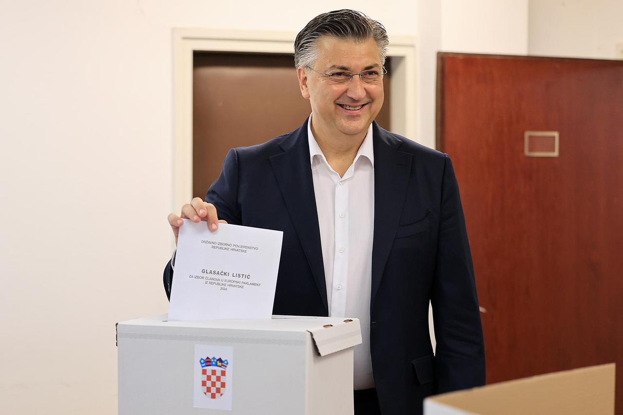 Zagreb: Andrej Plenković glasovao na izborima za EU parlament