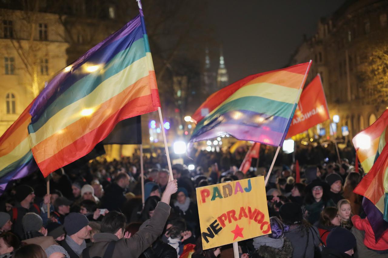 Zagreb: Tisuću ljudi na prosvjedu LGBT zajednice