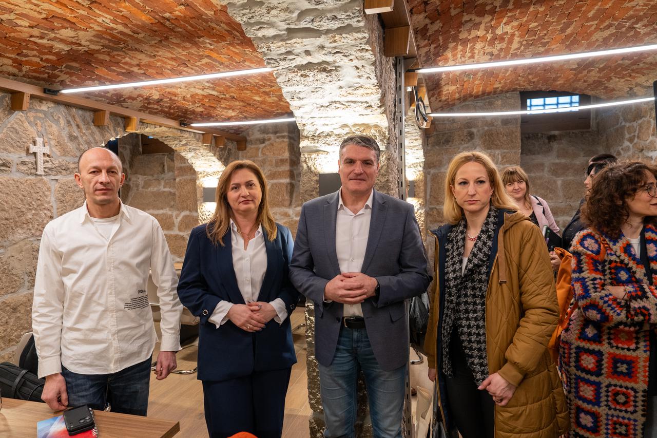 Ličko-senjska županija i Fond za zaštitu okoliša održali su sastanak na temu sanacije nelegalno odloženog otpada u Gospiću