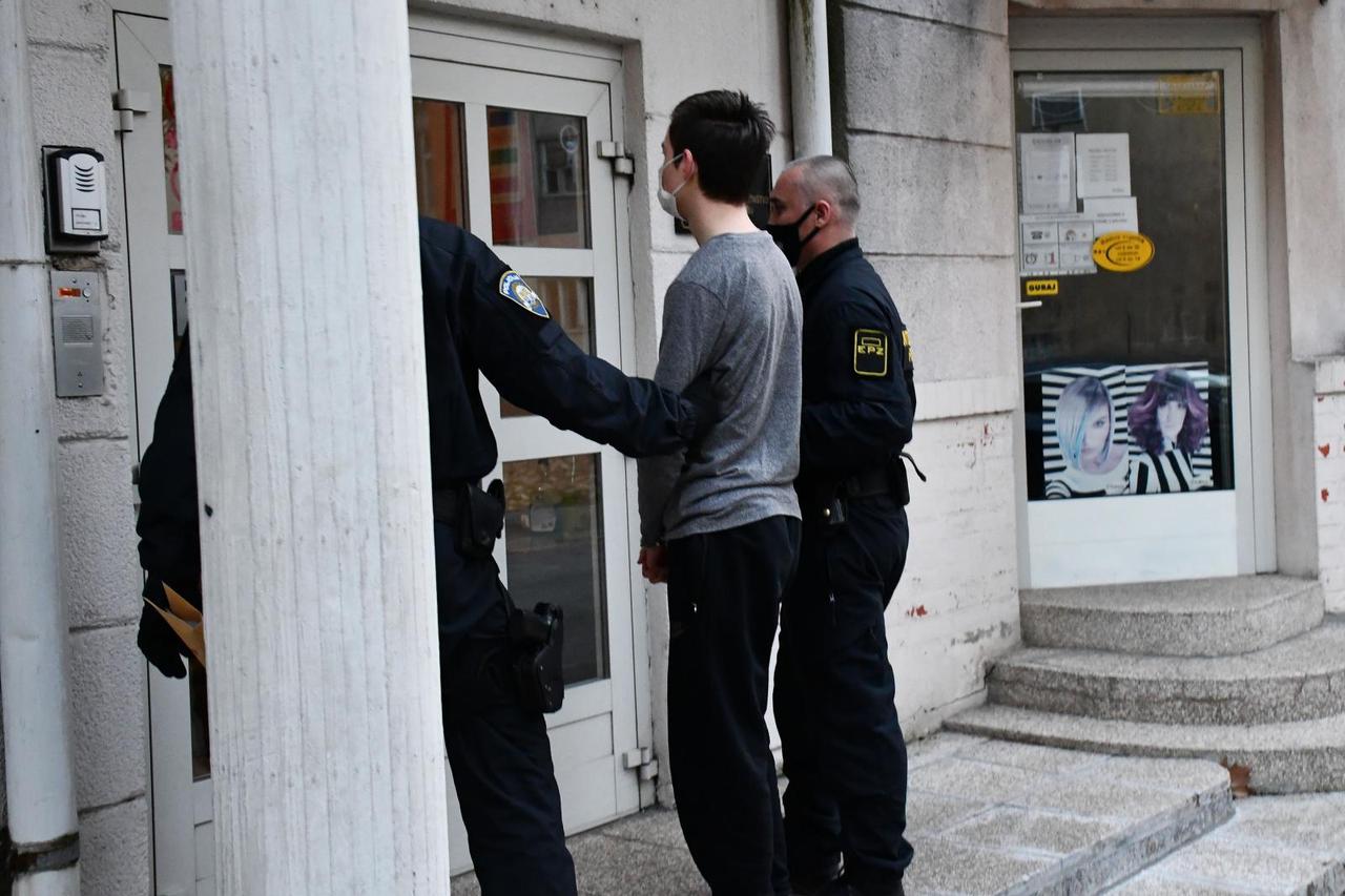 Slavonski Brod: Privođenje 21-godišnjaka kojeg se sumnjiči za ubojstvo oca