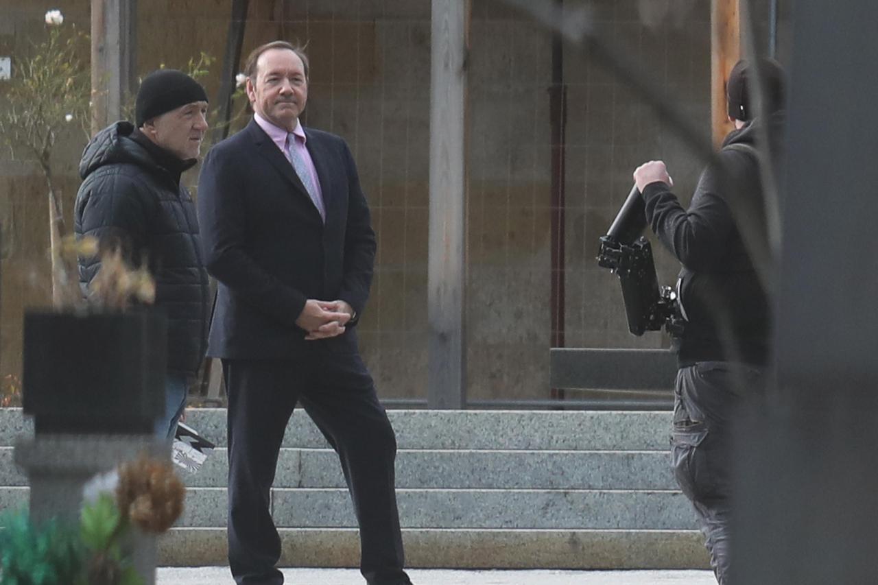 Kevin Spacey u društvu redatelja Sedlara obišao je grob  prvog hrvatskog predsjednika kojeg će utjeloviti