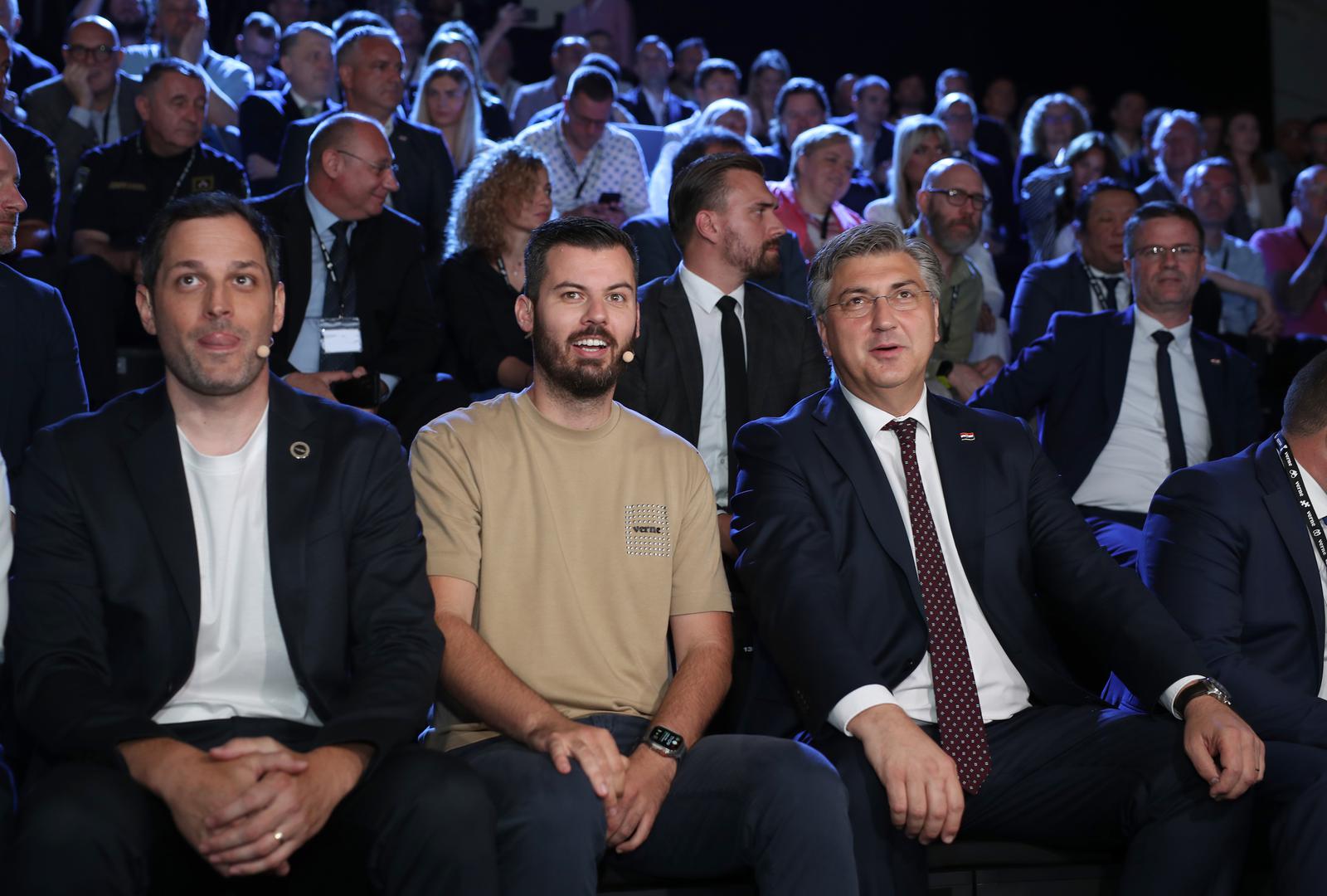 26.06.2024., Zagreb, Kerestinec - U Rimcevom kampusu u Kerestincu predstavljen je projekt robotaksija koji razvija jedna od kompanija u ekosferi Mate Rimca. Projekt robotaksija vodio se pod imenom Project 3 Mobility no ime je promijenjeno u Verne. Robotaksiji bi, prema planu, do 2025. godine trebali zapoceti s prijevozom putnika u Zagrebu. ZA ostvarenje projekta dobivena je ukupona investicija od Europske unije u iznosu od 180 milijuna eura, a za projekt robotaksija financirali su sa 100 milijuna eura i drugi investitori. Photo: Zeljko Lukunic/PIXSELL