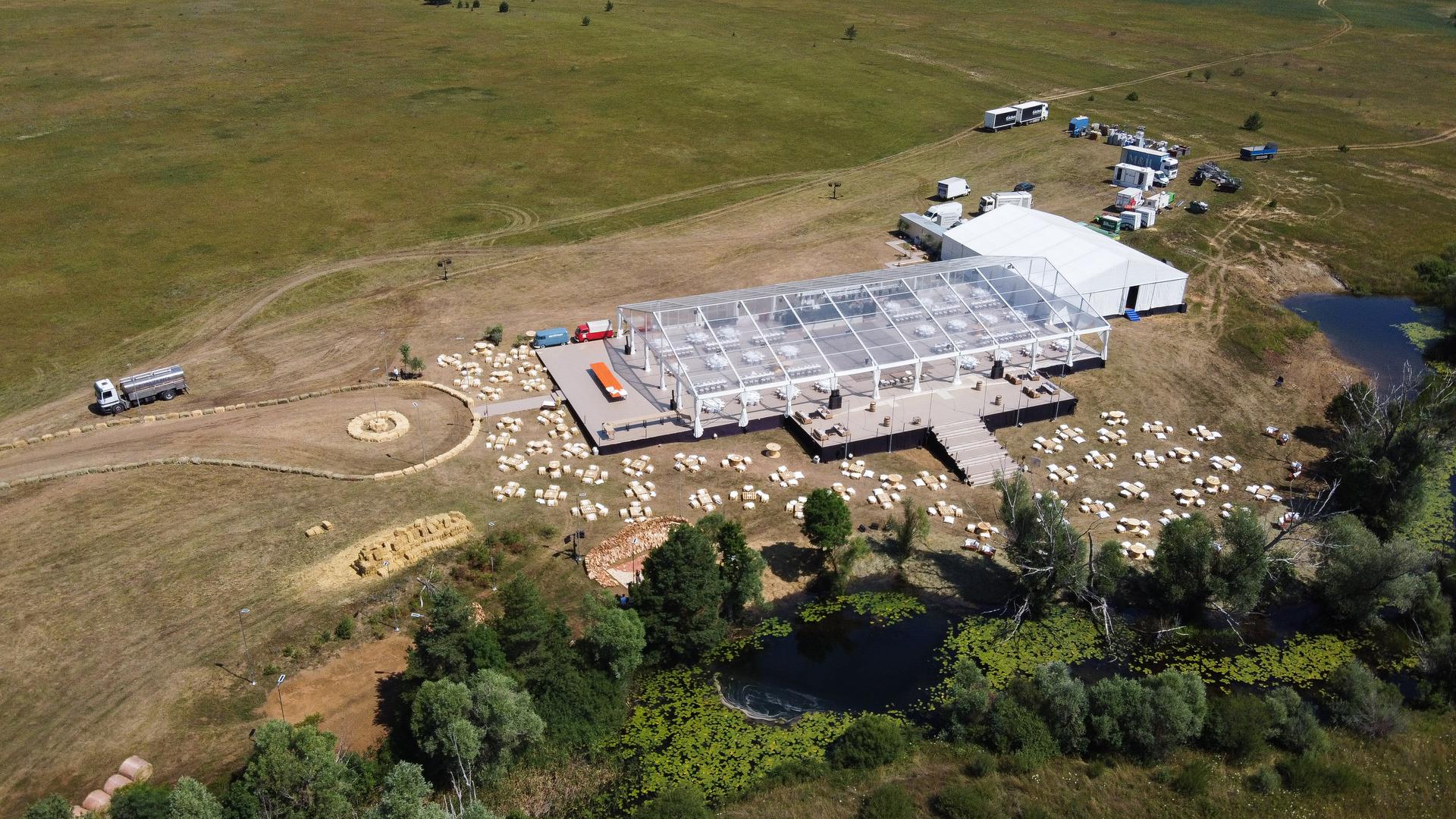 Goste na vjenčanju u Livnu će zabavljati Bajaga i Zabranjeno pušenje i bila je to želja mladenke, pisala je Gloria.