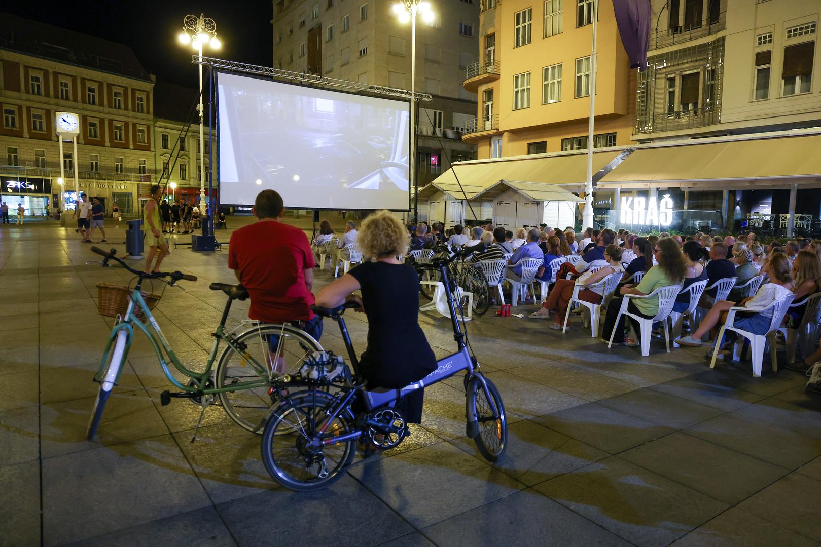 U četvrtak navečer, na velikom platnu postavljenom na Trgu bana Jelačića prikazan je akcijski triler Canary Black