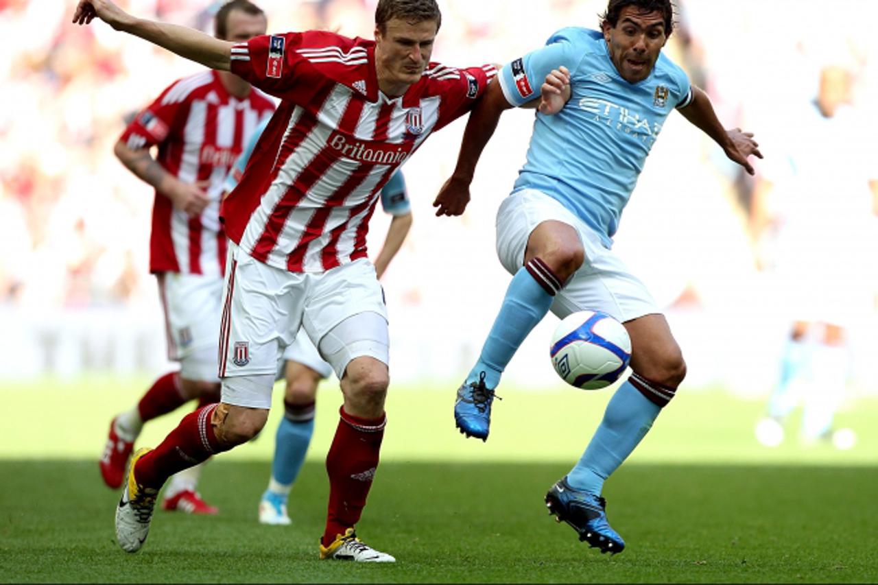 'Manchester City\'s Carlos Tevez (right) and Stoke City\'s Robert Huth (left) battle for the ball. Photo: Press Association/Pixsell'