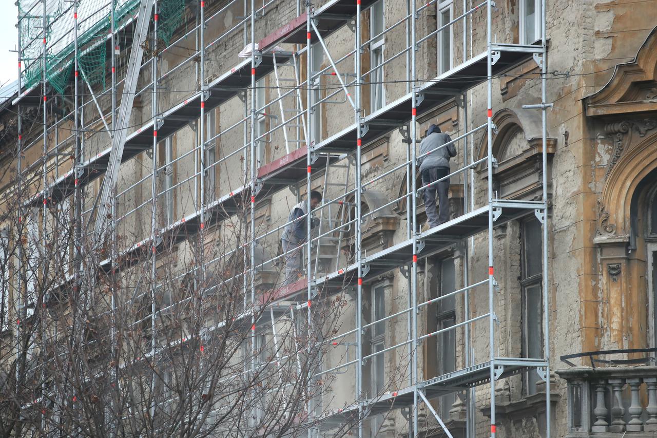 Zagreb: Tijekom radova na fasadi zgrade na zelenom valu stvara se velika prašina