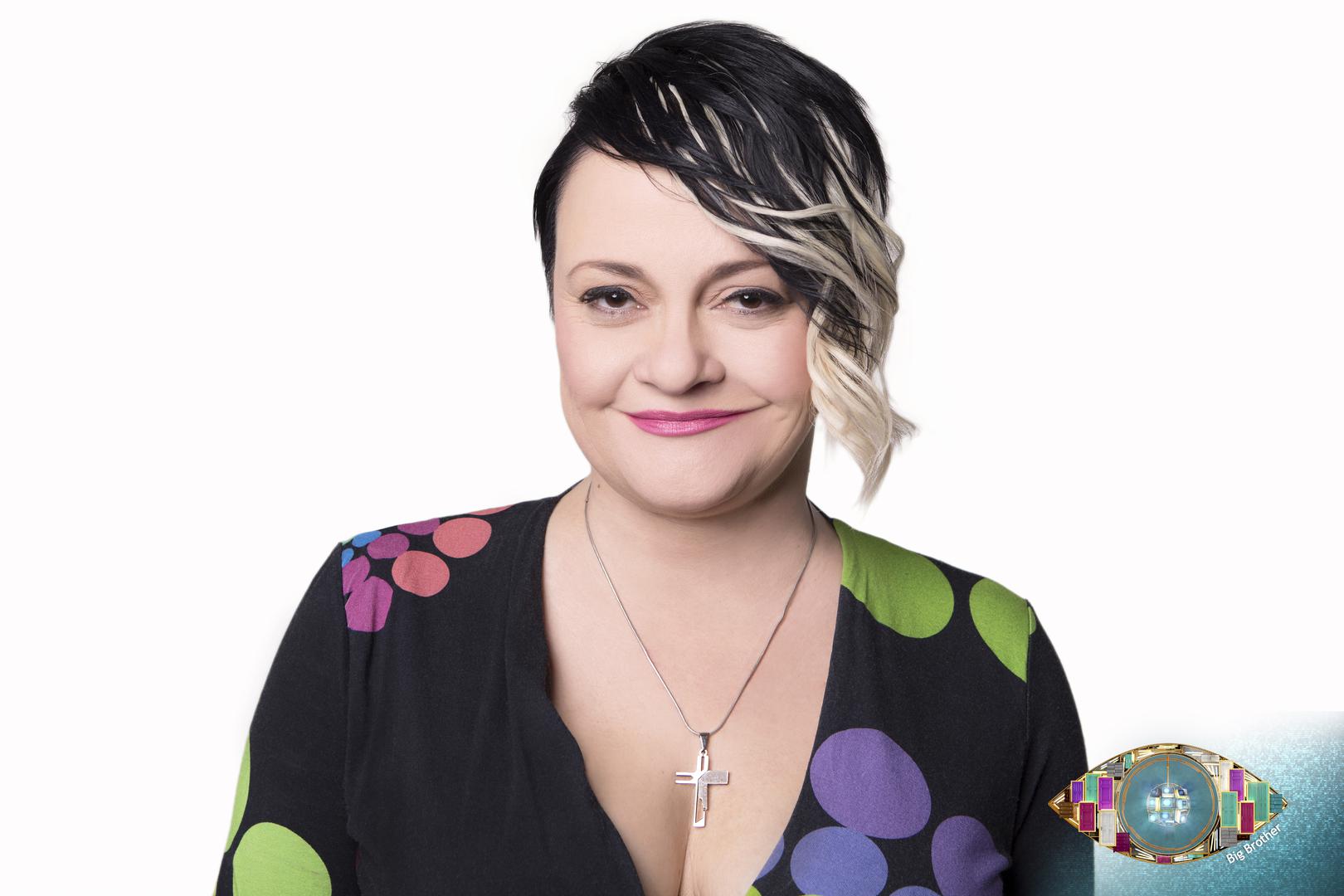 Dubravka Ujević Veron ima 46 godina, rođena je u Vinkovcima, a živi u Zagrebu. Dubravka je u drugom braku. Prvi muž od nje je bio stariji 14 godina, a sadašnji muž mlađi je 12 godina.- Jako ga volim, super mi je jer mi je mlađe slađe, smije se Dubravka koja ima punu podršku supruga.