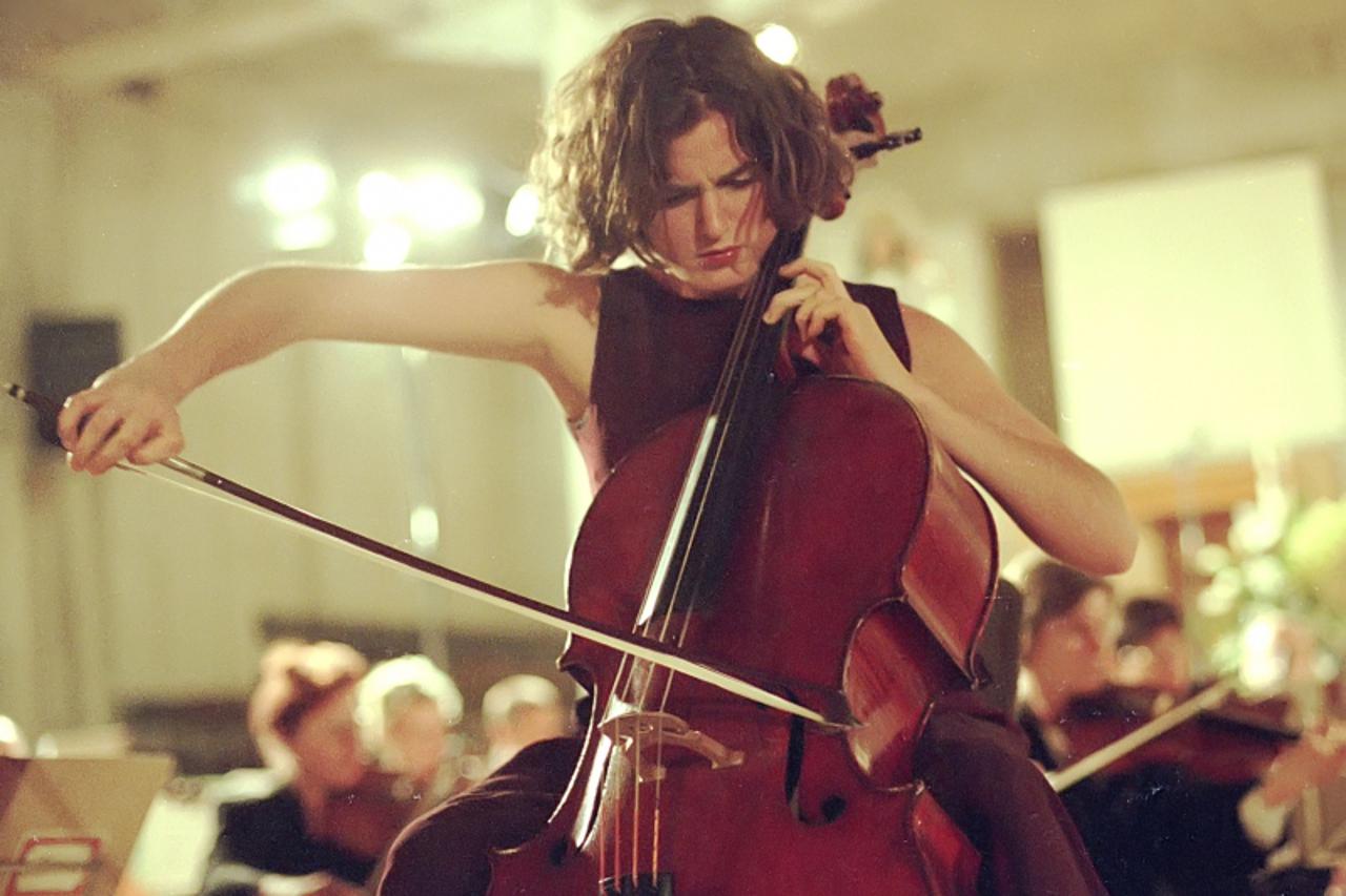 'MONIKA LESKOVAR SA ZG FILHARMONIJOM U FRANJEVACKOJ KRIPTI MOSTARSKOG SAMOSTANA SNIMIO STOLE LASIC'