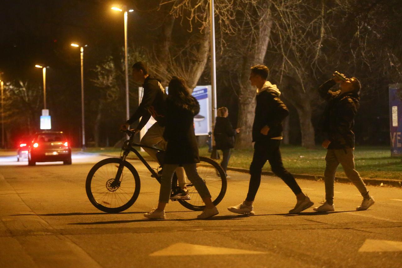 Zagreb: Okupljanje mladih na Jarunu