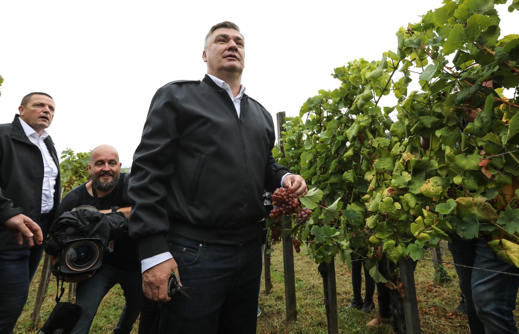 Predsjednik Republike Zoran Milanović, kao domaćin, sudjelovao je u „Diplomatskoj berbi“ na Plešivici, berbi grožđa organiziranoj za šefove diplomatskih misija i međunarodnih organizacija akreditiranih u Republici Hrvatskoj. Organizator berbe je Grad Jastrebarsko, a ovogodišnja „Diplomatska berba“ u Jaski održala se u vinogradu Vinarije Jagunić.